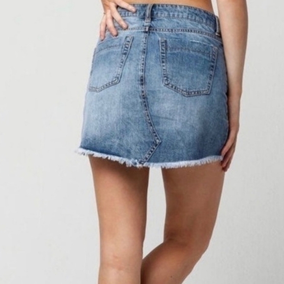 Vanilla Star Distressed Fringe High Low Hem Denim Mini Jeans Skirt Size 5 - Picture 2 of 16